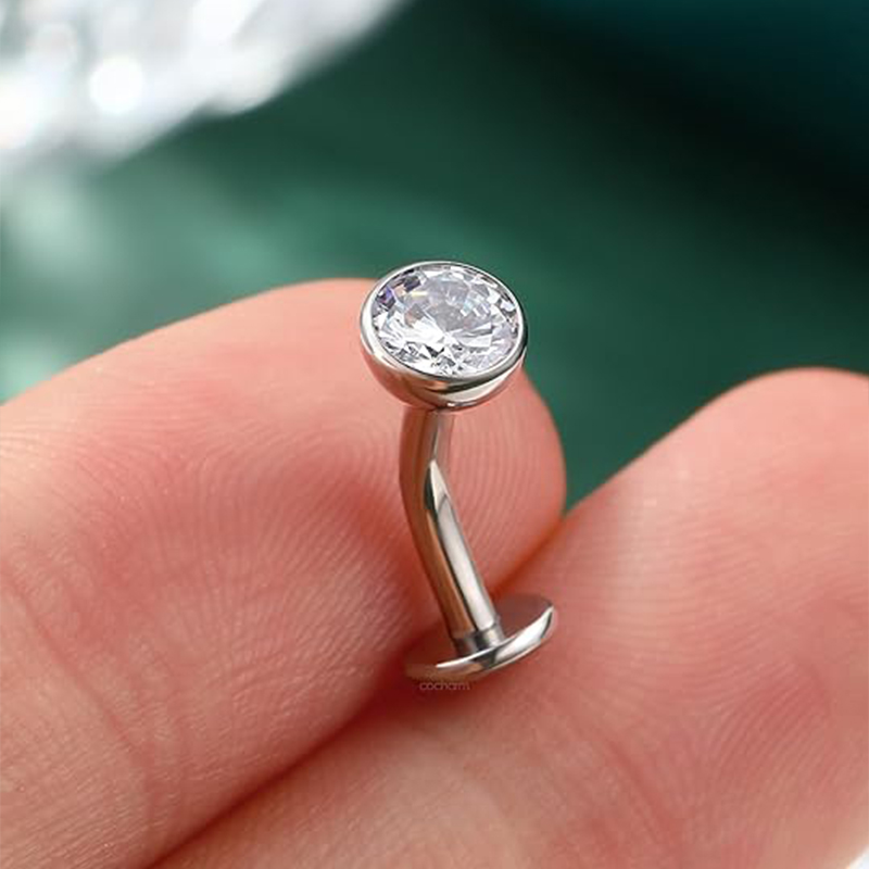 Body Jewelry Types - Piercing per ombelico curvo in titanio