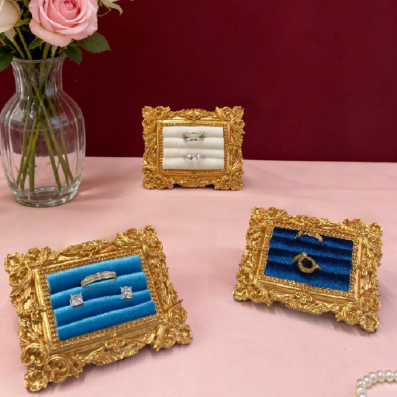 Espositore Vintage per Anelli  - Body Jewelry Websites recensione e prezzo