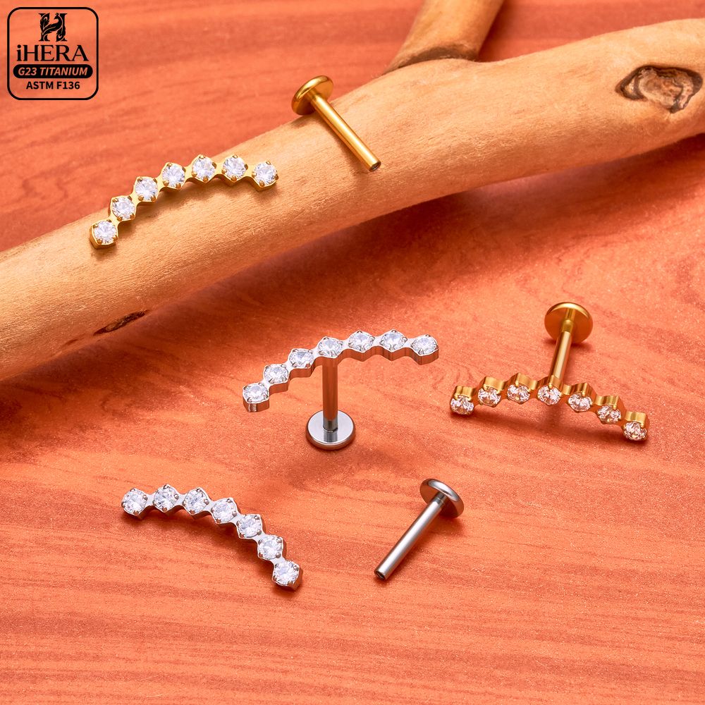 Piercing Labret Curvo in Titan - Cluster Stud Ear recensione e prezzo