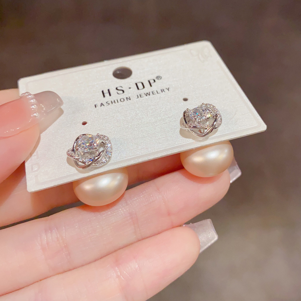 Orecchini a Grappolo Intreccia - Cluster Stud Ear recensione e prezzo